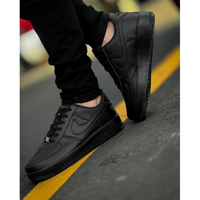 TENIS NIKE BLACK 5.0